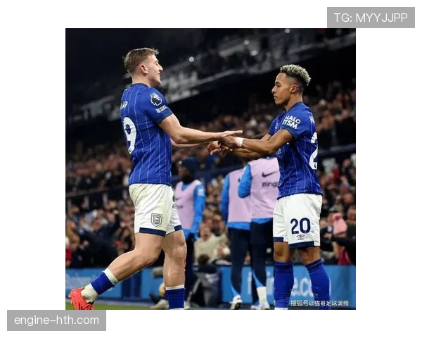 伊普斯维奇球迷抗议球队近期表现持续低迷 伊普斯维奇球迷抗议球队近期表现持续低迷