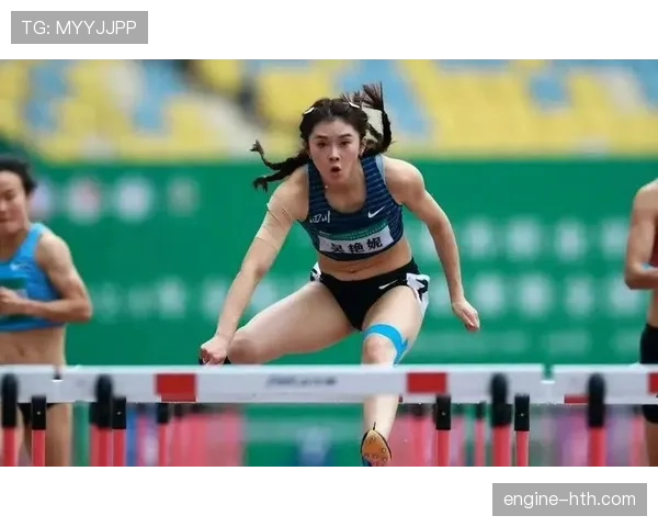 吴艳妮居然能把训练场当豪宅住，这管得了脚下球也管不过这生活细节吧！